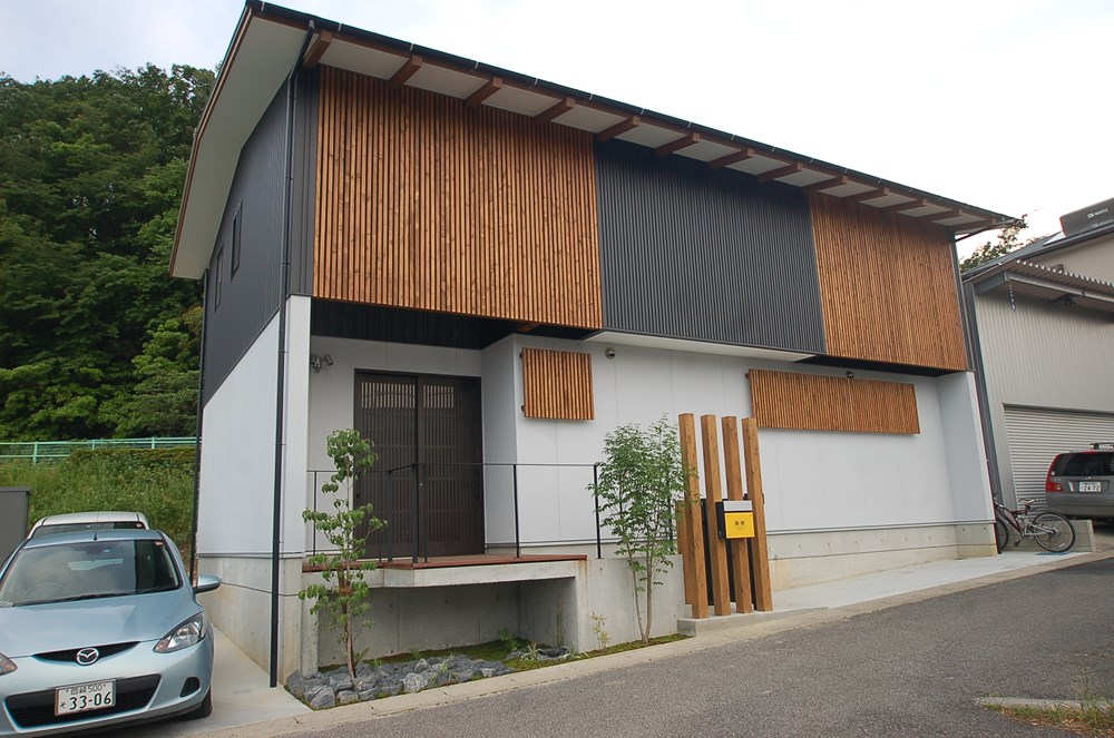 光と影がきらめく家