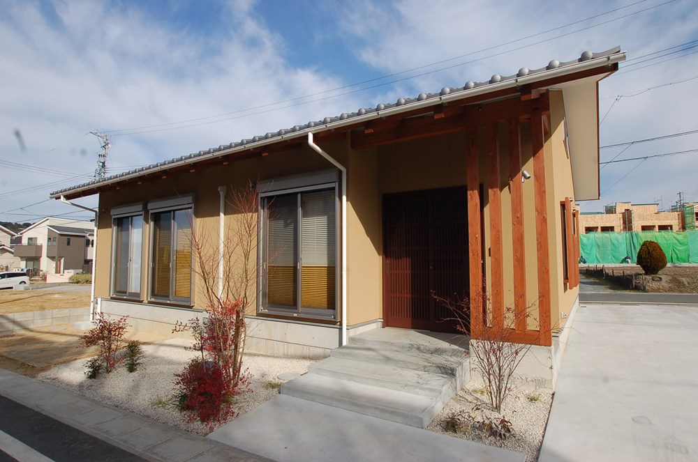 お店のようなキッチンを実現した雨楽な平屋（外観）