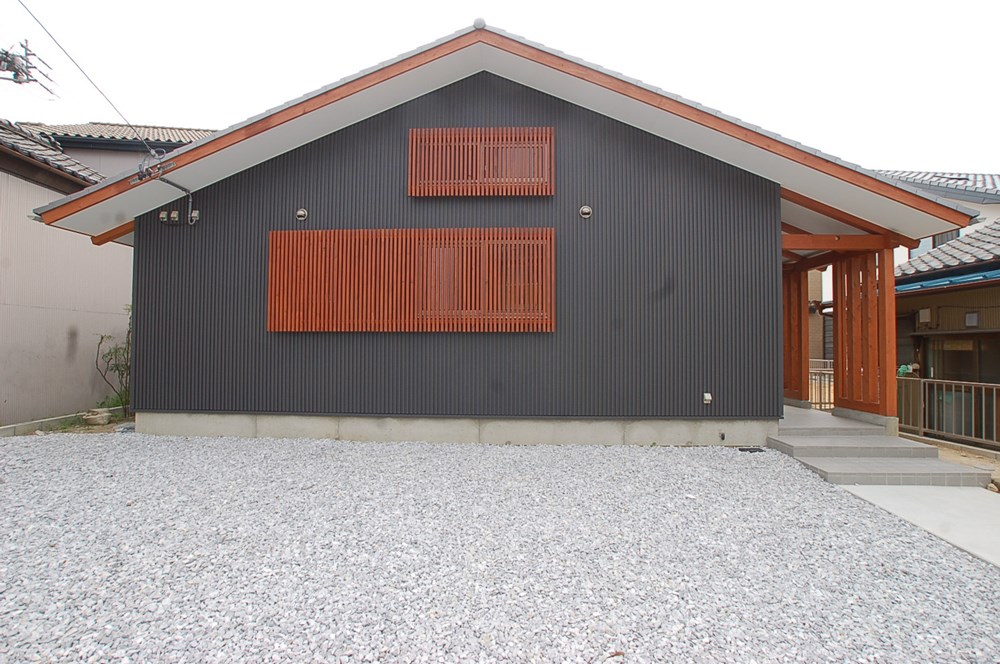 のびやかな大屋根の家