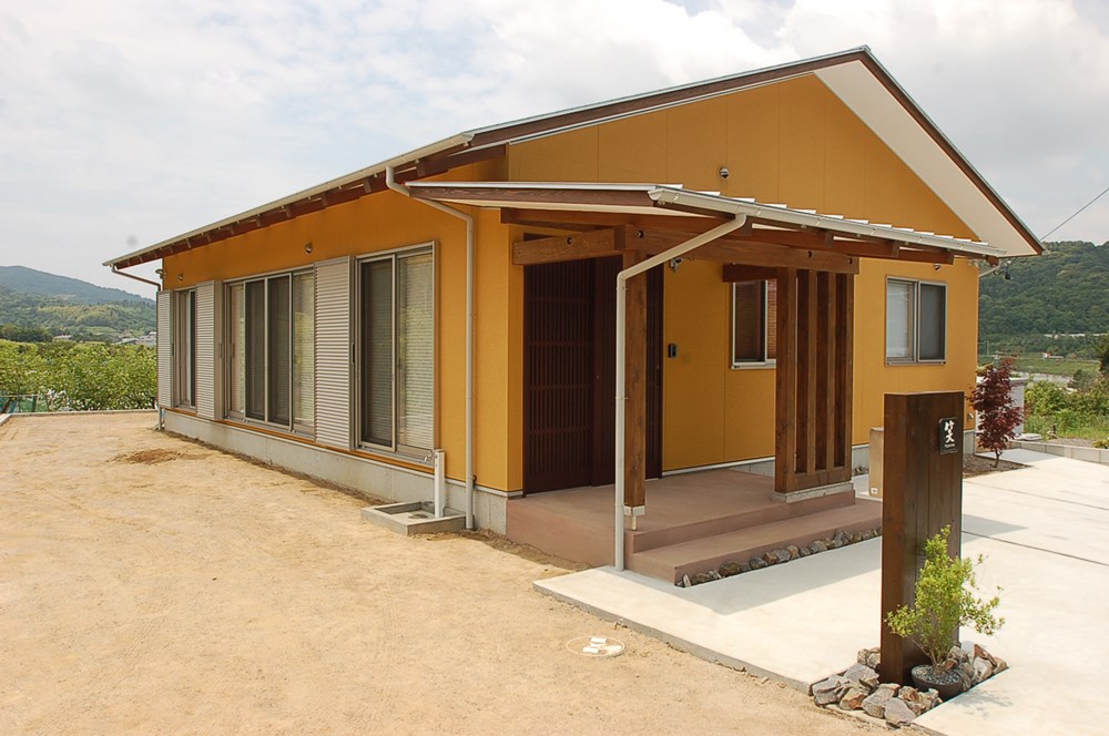 風景をオレンジに染める家