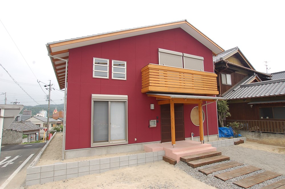 色あざやかなデザインがさえる家