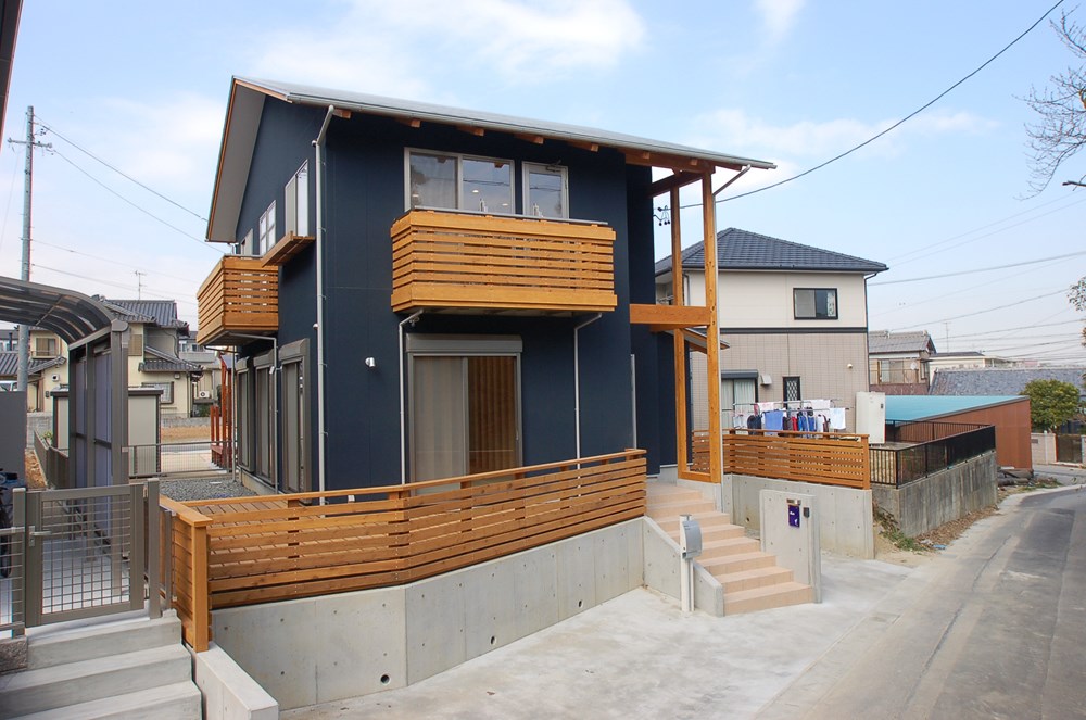 風と遊ぶ丘の家