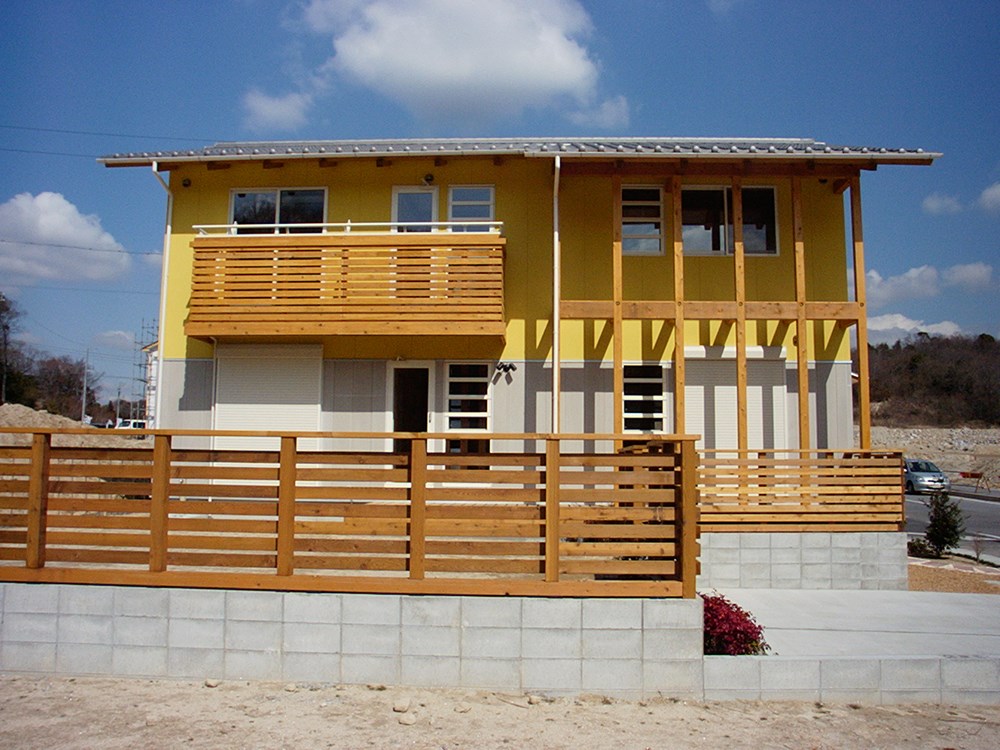 街角に映えるオシャレな家