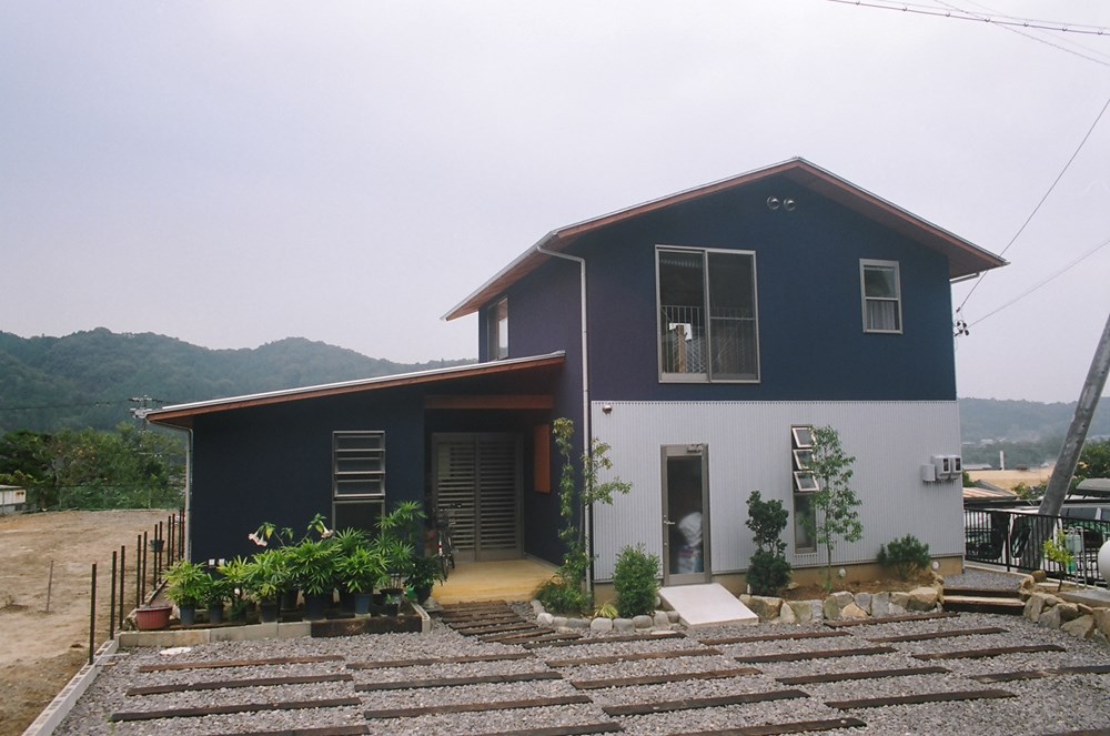 二世帯で森林浴を楽しむ家